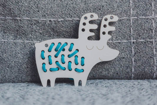 Harry the Reindeer, juguete de madera con cordones, montessori